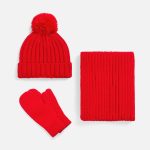 кто любит проводить зиму активно и с удовольствием.<br><br>Шапка с пышным помпоном и отворотом