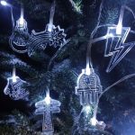 Гирлянда — один из наиболее удачных и по-доброму ироничных новогодних подарков для энергетиков