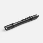 <ul class="list"><li>Сверхъяркий светодиод CREE XPG;<br></li><li>Три режима работы;</li><li>Влаго- и пылезащита IP54;</li><li>Фокусировка луча;</li><li>Световой поток до 100 лм;</li><li>Корпус из алюминия;<br></li><li>Клип</li><li>Питание: батарейки ААА 1