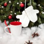 выручит «Маленький помощник»!<br>В комплект входят:<br><ul class="list"><li>Кофейная кружка <a rel="nofollow" target="_blank" href="https://gifts.ru/id/180266">Pairy</a>;</li><li><a rel="nofollow" target="_blank" href="https://gifts.ru/id/225709"></a>Ложка для кофейной кружки <a rel="nofollow" target="_blank" href="https://gifts.ru/id/180267">Pairy</a>;</li><li>Игрушка на елку <a rel="nofollow" target="_blank" href="https://gifts.ru/id/97199">«Рукавички»</a>.</li></ul>Набор упакован в коробку с окошком.