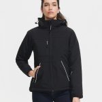 Куртка из материала Softshell. Водостойкость: 8000 мм
