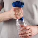 что ткань покрывает кожу. Влага
