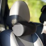 Подушка для автомобильного подголовника Roadie — это персональный оазис комфорта для водителей или пассажиров во время долгих путешествий и разъездов. <br><br>Мягкий материал с эффектом памяти идеально подстраивается под анатомическую форму шеи и обеспечивает ее физиологически правильное положение в дороге