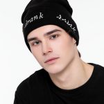 Шапка-шпаргалка напомнит о склонении неправильного английского глагола «пить»