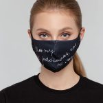 В основу <a rel="nofollow" target="_blank" href="https://gifts.ru/catalog/proekt-brenda-sol-i-centra-anton-tut-ryadom">коллекции</a> легли точные и неожиданные цитаты студентов фонда «Антон тут рядом» — первой в России организации