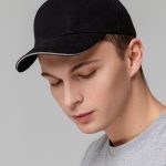 металлическая застежка и люверсы.