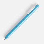 Ручка из глянцевого пластика с белым клипом.<br><br><ul class="list"><li>Механизм ручки: нажимной.</li><li>Корпус ручки разбирается