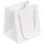 Пакет из дизайнерской бумаги Magic Fabric 120 г/м².<br>Выдерживает вес до 1