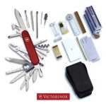 Заменяет 47 инструментов.<br><br>Состав набора:<br><ul class="list"><li><a href="//gifts.ru/id/32383">Офицерский нож SWISSCHAMP 91 мм