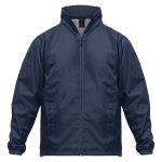 Ветровка с эргономичным капюшоном и трикотажной термоподкладкой.<ul class="list"><li>Капюшон убирается в воротник</li><li>2 наружных кармана с клапанами