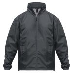Ветровка с эргономичным капюшоном и трикотажной термоподкладкой.<ul class="list"><li>Капюшон убирается в воротник</li><li>2 наружных кармана с клапанами